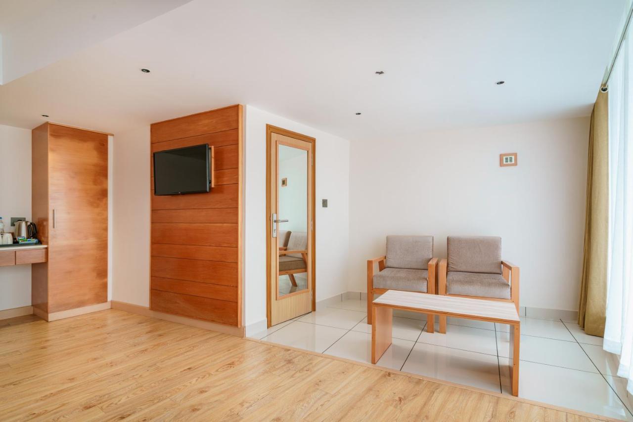 Townbridge Hotels & Suites Kochi エクステリア 写真