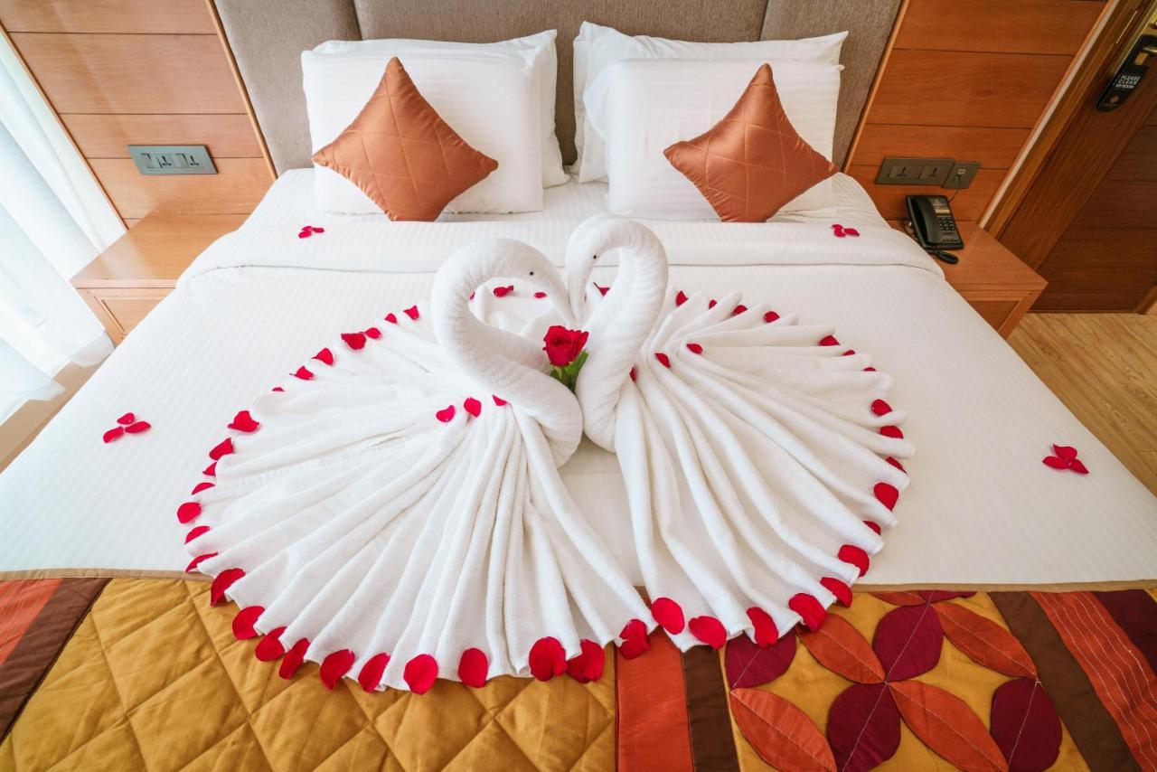 Townbridge Hotels & Suites Kochi エクステリア 写真