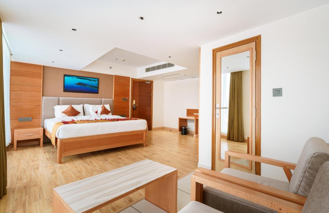 Townbridge Hotels & Suites Kochi エクステリア 写真