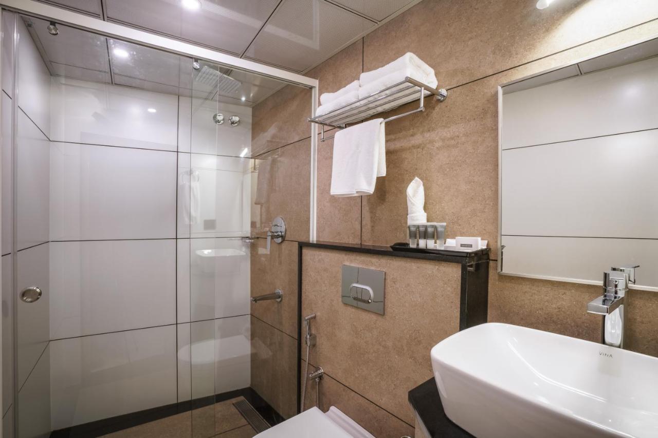 Townbridge Hotels & Suites Kochi エクステリア 写真