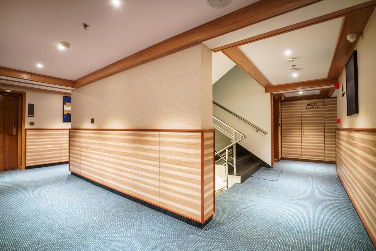 Townbridge Hotels & Suites Kochi エクステリア 写真