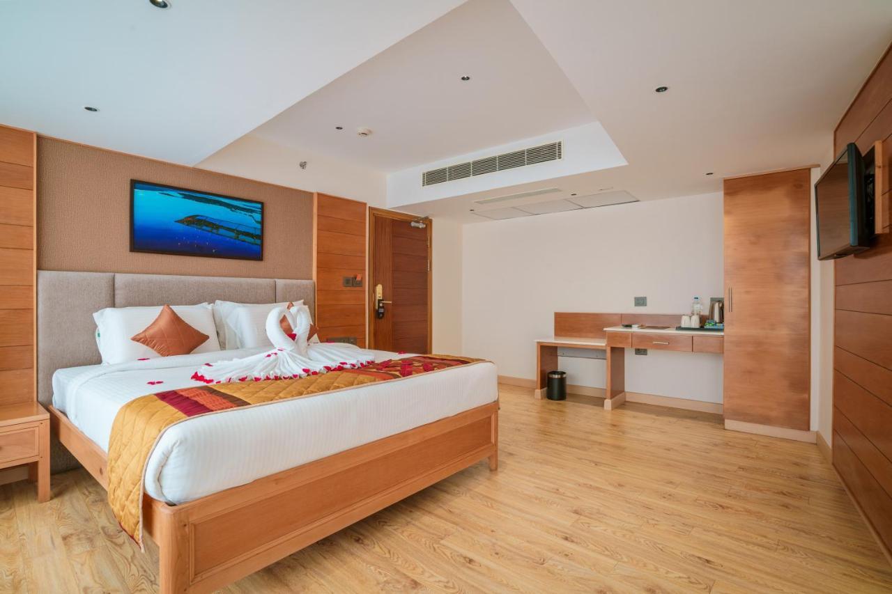 Townbridge Hotels & Suites Kochi エクステリア 写真