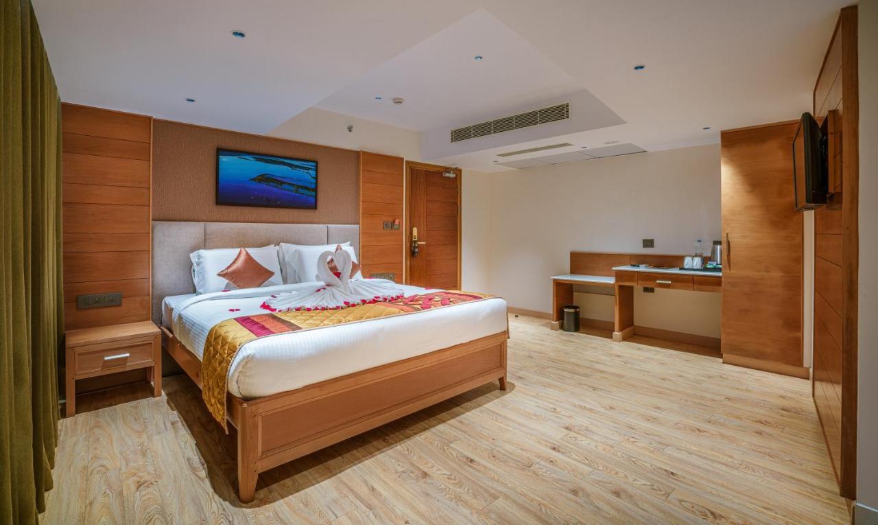Townbridge Hotels & Suites Kochi エクステリア 写真