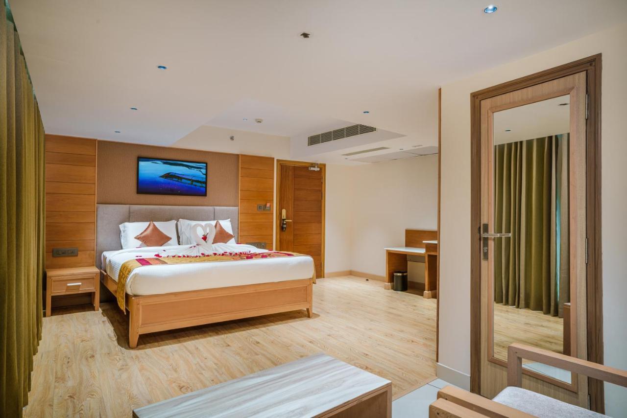 Townbridge Hotels & Suites Kochi エクステリア 写真