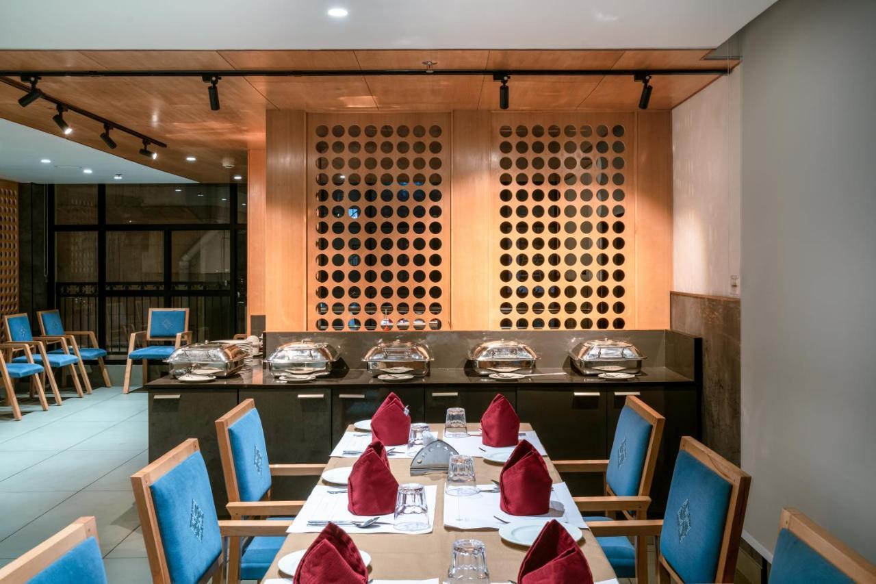 Townbridge Hotels & Suites Kochi エクステリア 写真