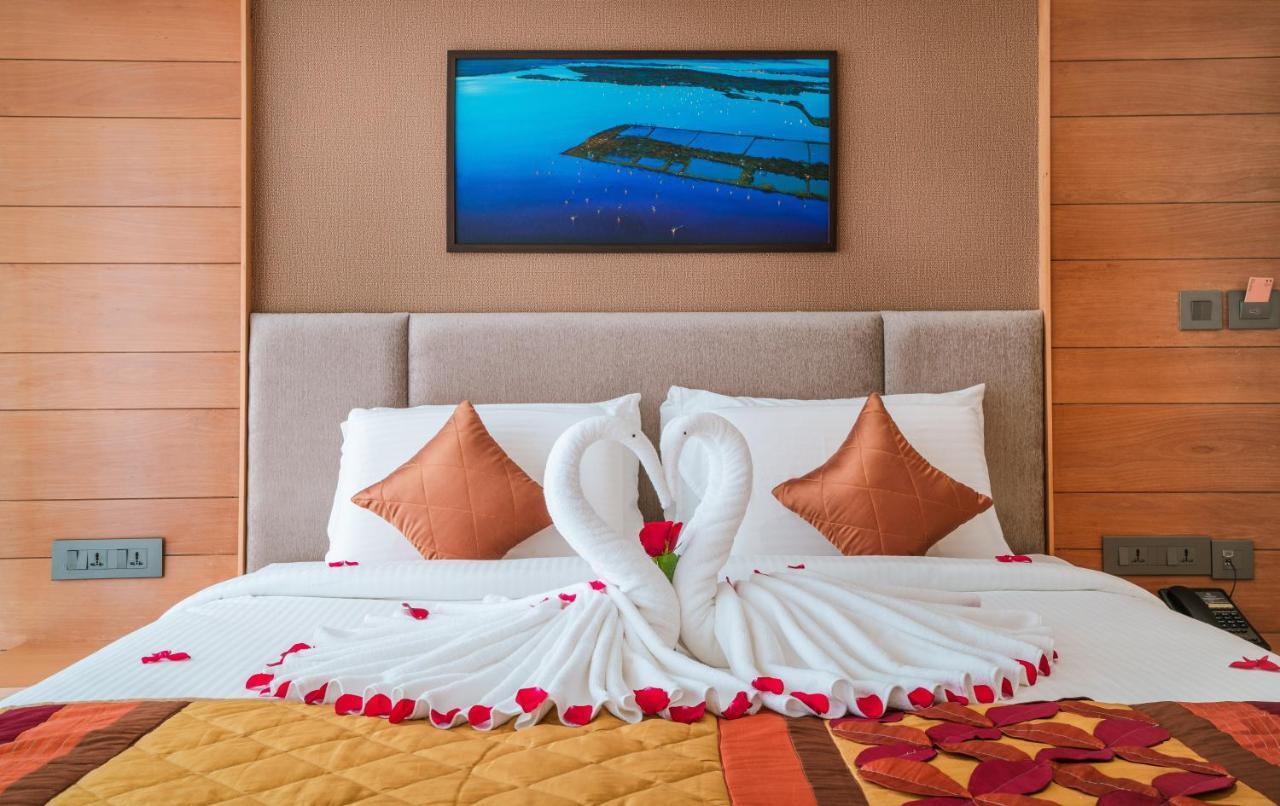 Townbridge Hotels & Suites Kochi エクステリア 写真