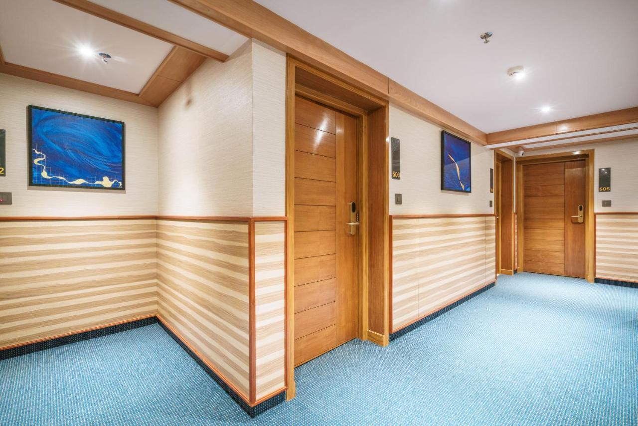Townbridge Hotels & Suites Kochi エクステリア 写真
