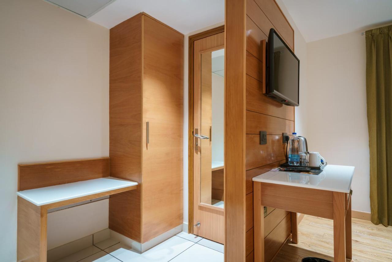Townbridge Hotels & Suites Kochi エクステリア 写真