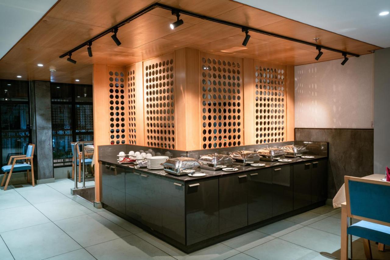 Townbridge Hotels & Suites Kochi エクステリア 写真