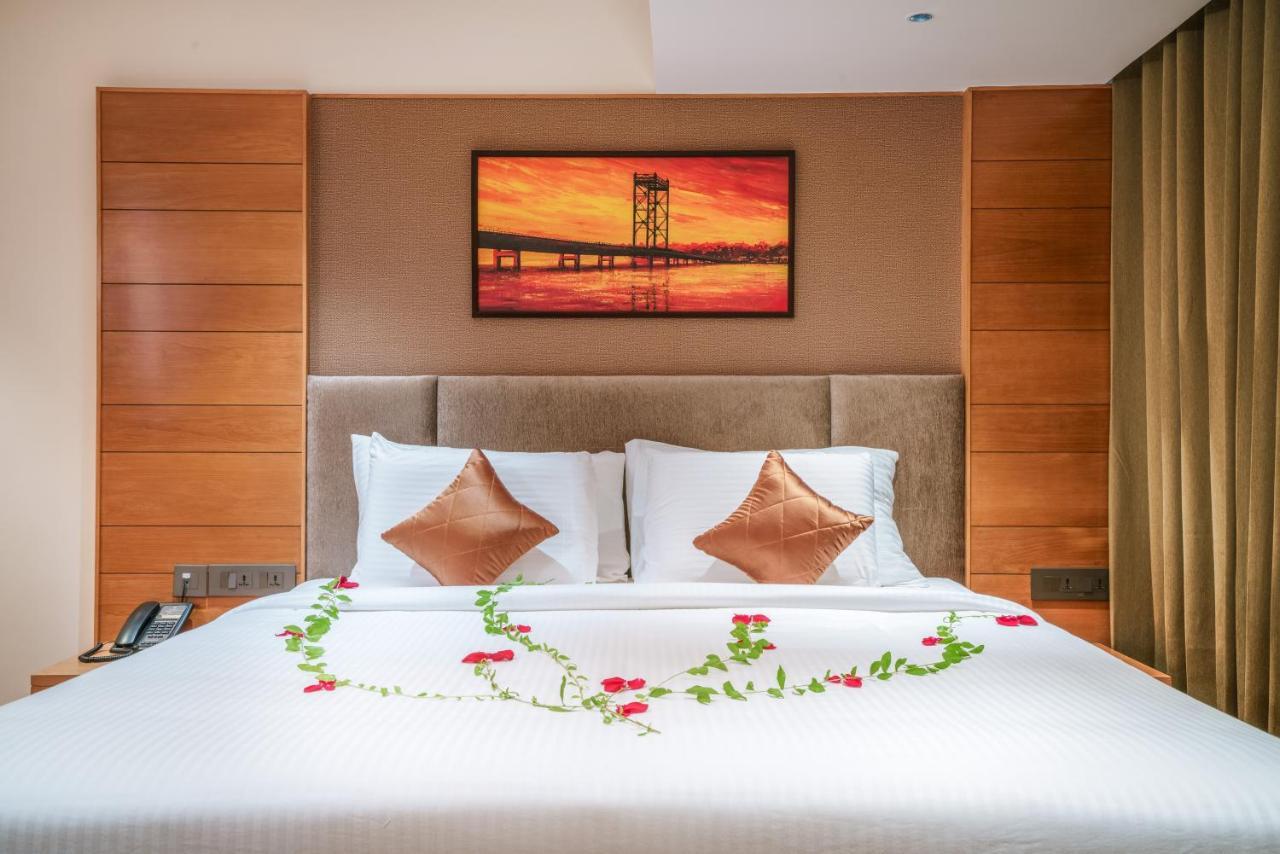 Townbridge Hotels & Suites Kochi エクステリア 写真