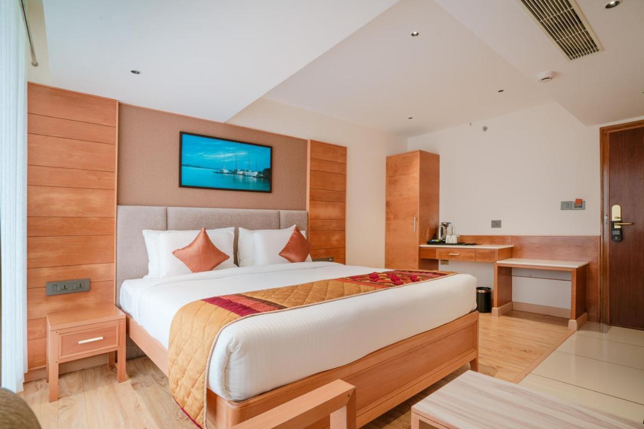 Townbridge Hotels & Suites Kochi エクステリア 写真