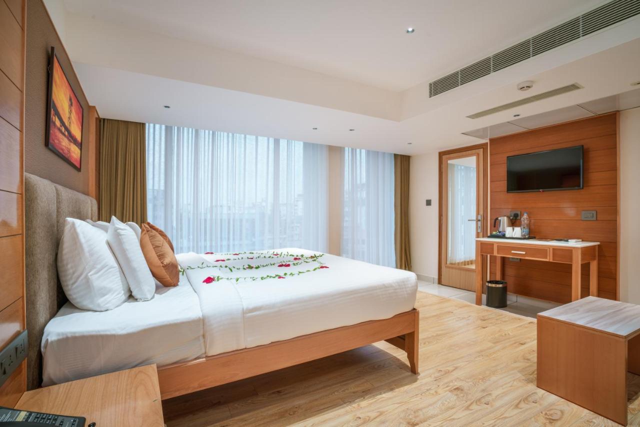 Townbridge Hotels & Suites Kochi エクステリア 写真