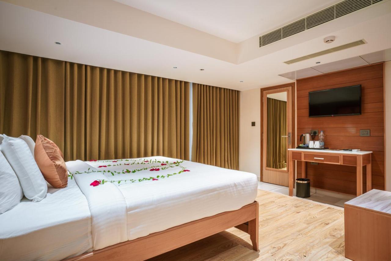 Townbridge Hotels & Suites Kochi エクステリア 写真