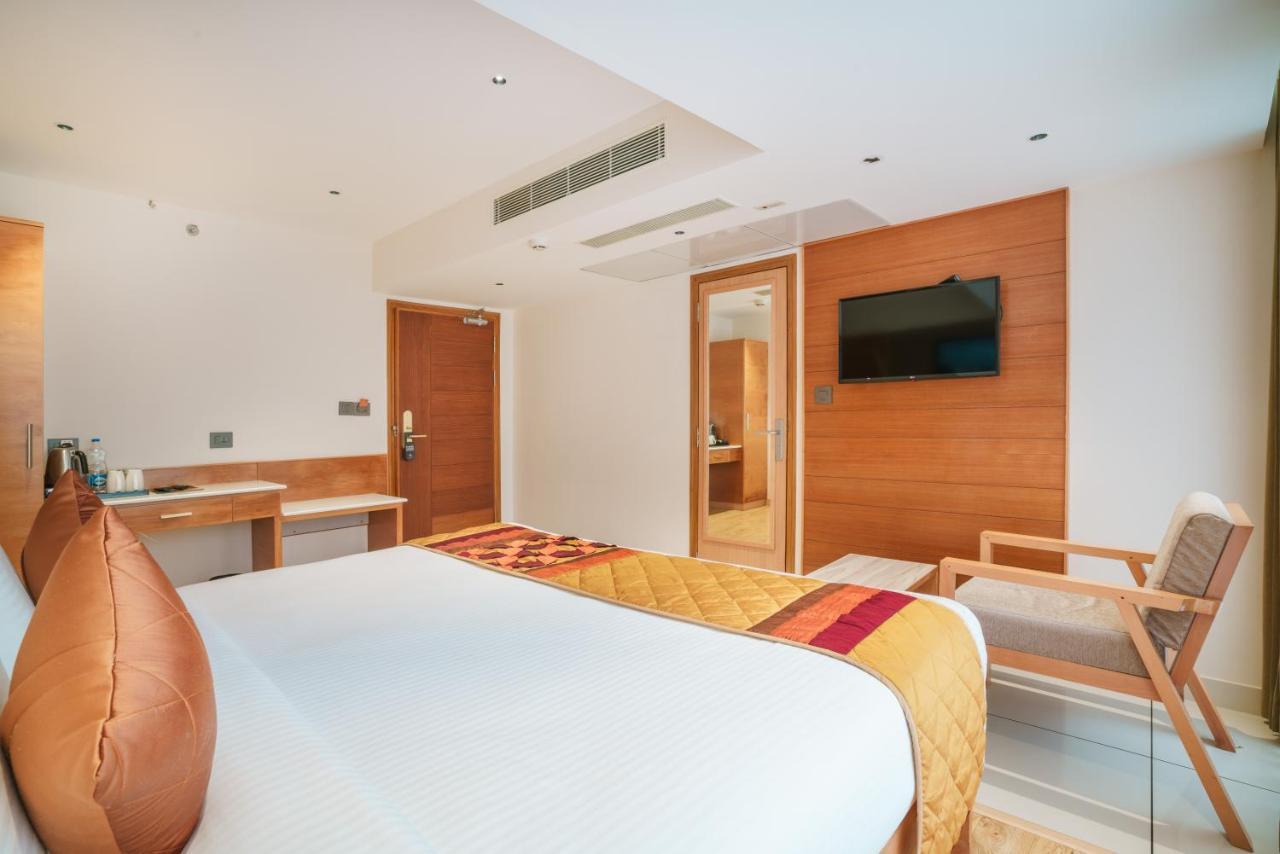 Townbridge Hotels & Suites Kochi エクステリア 写真