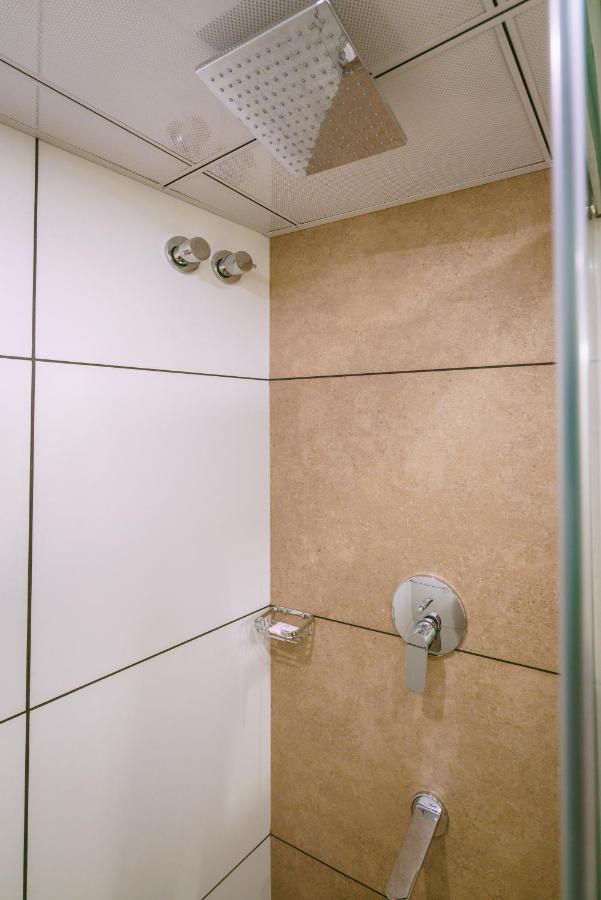 Townbridge Hotels & Suites Kochi エクステリア 写真