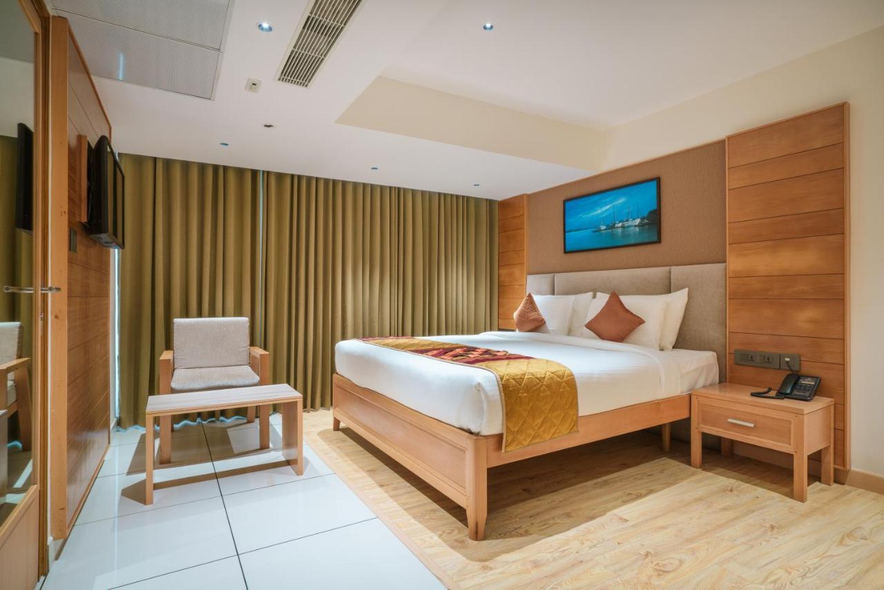 Townbridge Hotels & Suites Kochi エクステリア 写真